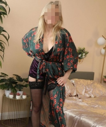 Я сведу вас с ума своими услугами, которые включают всё, что вы можете себе представить. Я знаю, как ублажить и удовлетворить. Эксперименты и разнообразие - в моем арсенале. Наделенная красотой и сексуальностью, я знаю, как создать незабываемую атмосферу. Мои отзывы говорят сами за себя - вы не пожалеете о свидании со мной. Фото подтверждают мою привлекательность. Я живу в Москве, где воплощаю ваши самые заветные фантазии. Не упустите возможность испытать настоящее наслаждение со мной. 🌟😘🔥💋 Маришка