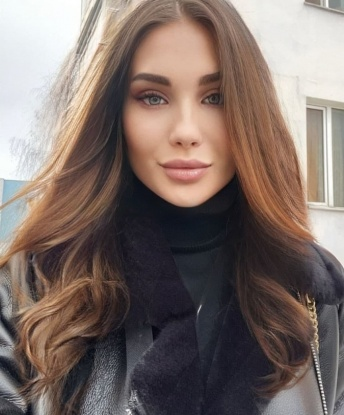 Готова принять тебя в своем уютном гнездышке и подарить незабываемые моменты наслаждения. 💋 Я искренне люблю свою работу, и моя главная миссия - удовлетворить все твои желания и фантазии. Со мной ты окунешься в мир страсти и наслаждения, всегда получая 💯% удовлетворение. У меня есть разнообразные услуги, которые абсолютно подходят под все твои предпочтения. Будь то классический секс, эксперименты, ролевые игры или массаж - я всегда готова подарить тебе лучшее! 🔥 Мои фото настоящие, проверено временем и отзывами моих постоянных клиентов. Рада встрече в Москве. 😘 Есения